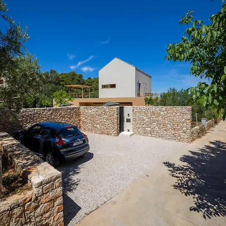 Nine Olives Hvar スタリー・グラード